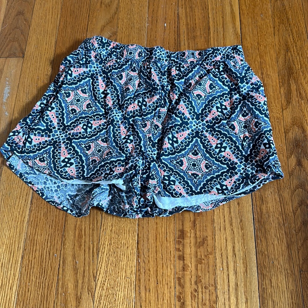 Patterned Abercrombie flow shorts